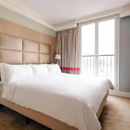 L'Edmond Hotel Parc Monceau Parigi