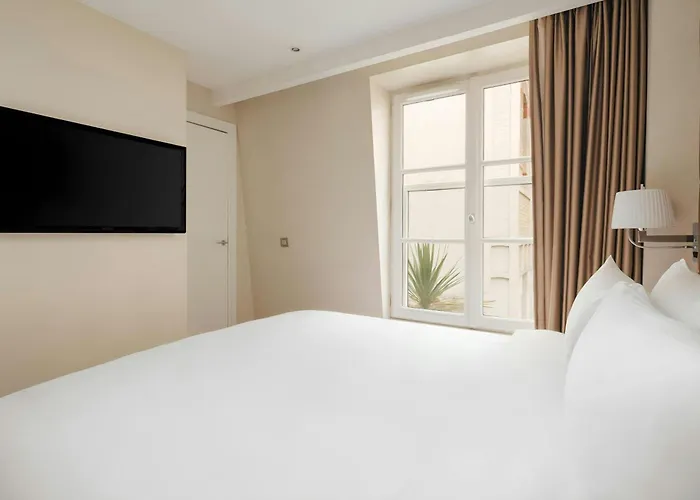 Отель Sonder L'edmond Parc Monceau 4*