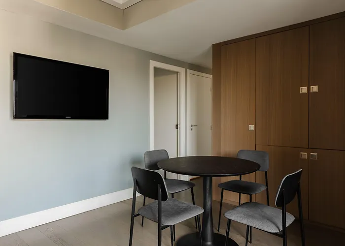 Sonder L'edmond Parc Monceau 4* Париж
