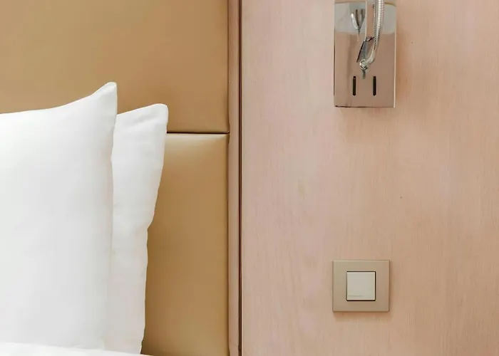 Hotel Sonder L'edmond Parc Monceau 4*